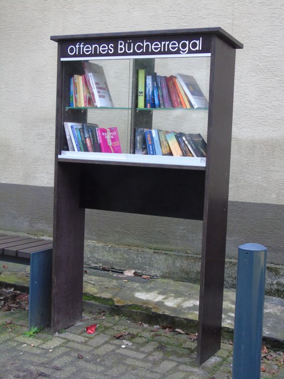 Bücherregal