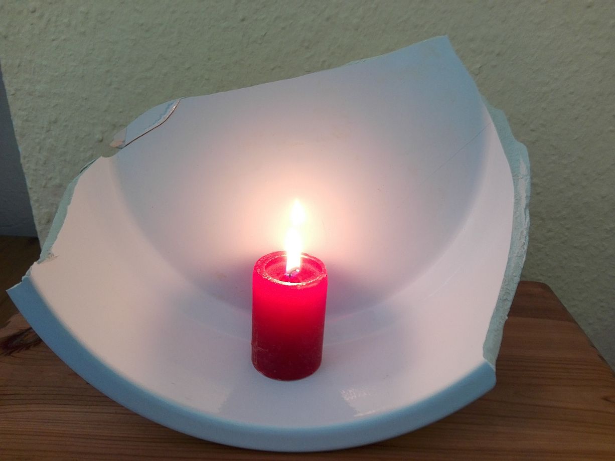 Schale mit Kerze